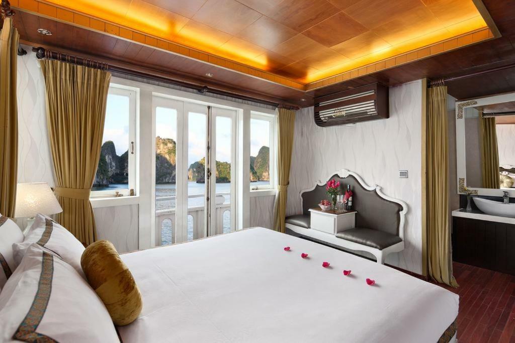 Majestic Halong Cruise Hotel ฮาลอง ภายนอก รูปภาพ