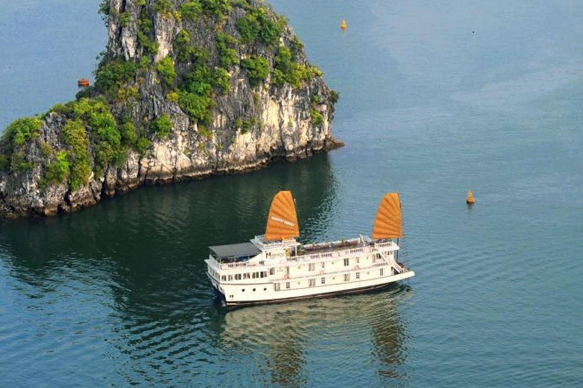 Majestic Halong Cruise Hotel ฮาลอง ภายนอก รูปภาพ